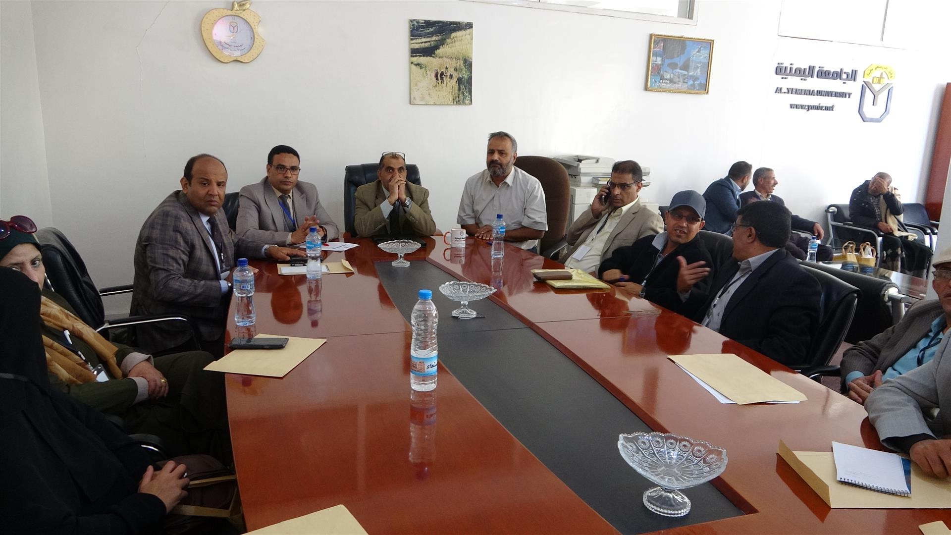 فريق لمتابعة البرامج الأكاديمية من مجلس الاعتماد الأكاديمي يقوم بزيارة الجامعة اليمنية
